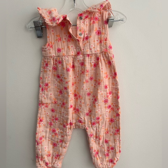 Cat and Jack Spring romper - Picture 2 of 3